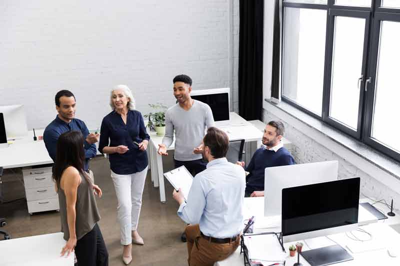 group-office-workers-discussing-business-ideas-drobotdean-magnific-bd formation-equipe-educative